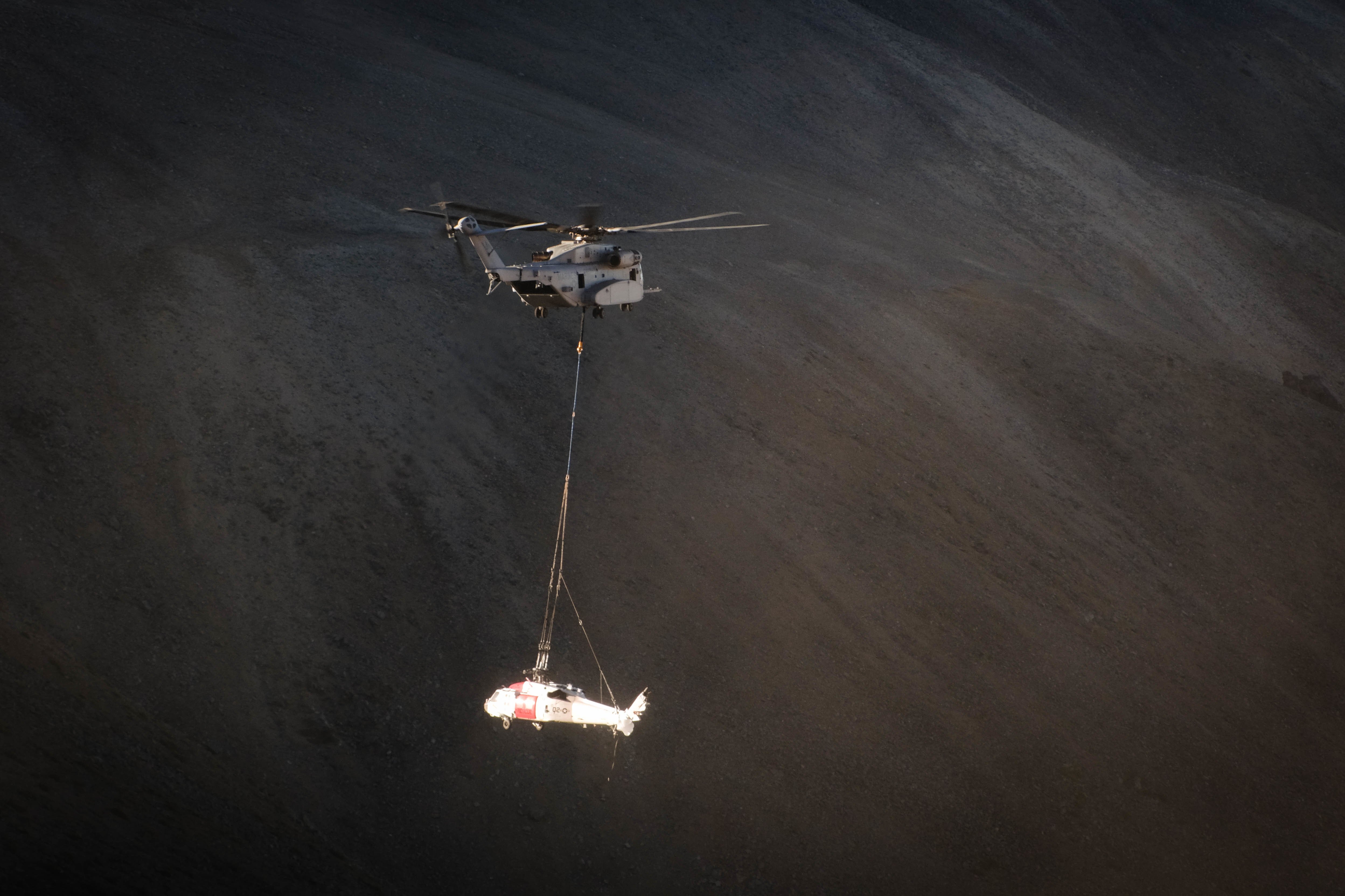 CH-53K lifts damaged MH-60S from Mount Hogue 05-09-21 [USMC/Cpl Therese Edwards]