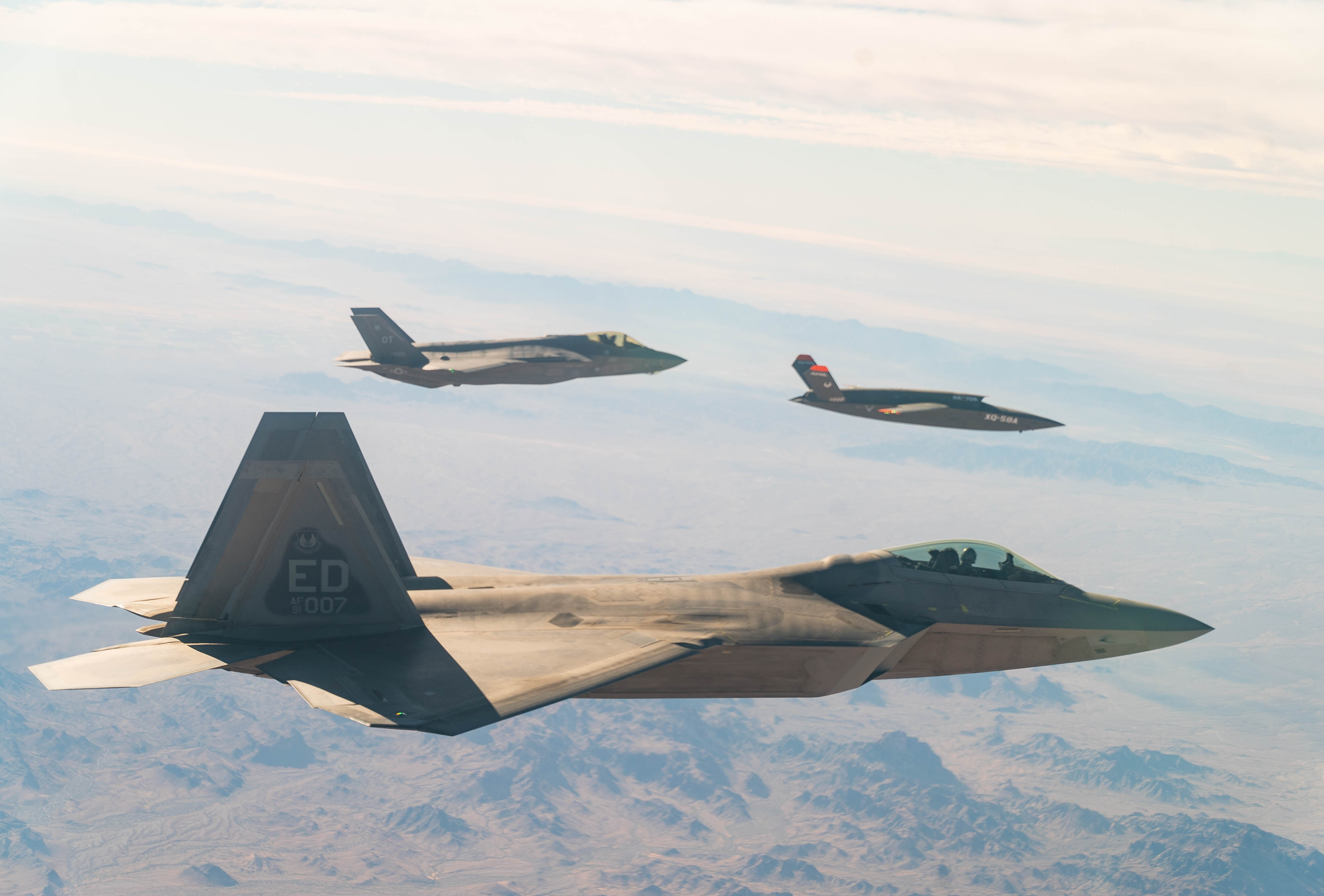 Xq 58a valkyrie. XQ-58a Valkyrie f-35. XQ-58 Valkyrie. Беспилотник Kratos XQ-58a Valkyrie. XQ-58a.