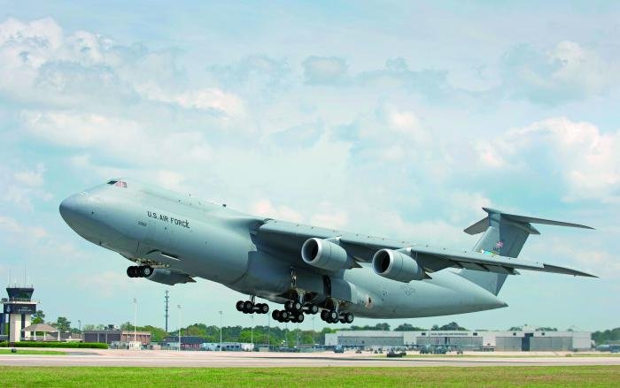 A C-5M Super Galaxy lifts off from Dover AFB. US Air Force photo/Roland Balik 