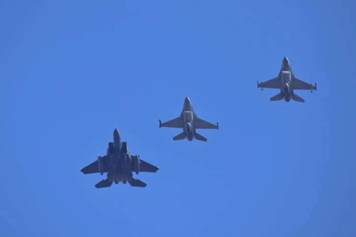 Roma ian F-16 and SJ F-15