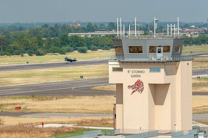 The First F-35A destined to operate under 6 Stormo lands on Ghedi Air Bas runway with the ‘Red Devils’ logo displayed on the ATC tower