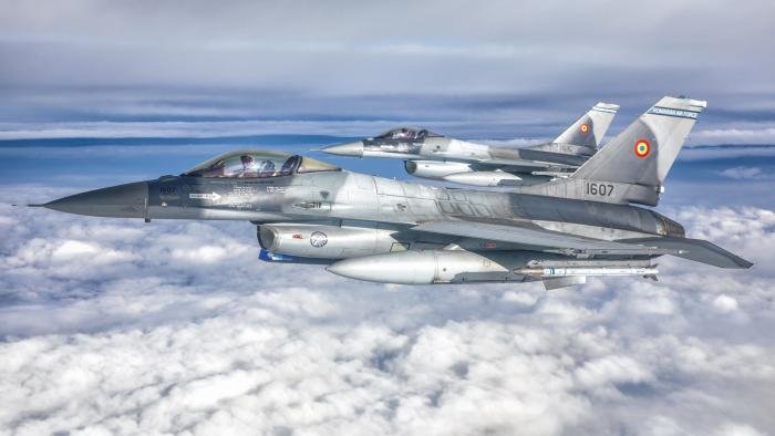 Romania currently operates 17 F-16AM/BM (MLU) Fighting Falcons, which were all acquired second-hand from Portugal. These fighters are operated by Escadrila 53 Vânătoare (53rd Fighter Squadron) ‘Warhawks’ at Borcea-Feteşti Air Base. With the additional 32 F-16AM/BMs from Norway, Romania will soon employ a total of 49 Fighting Falcons.