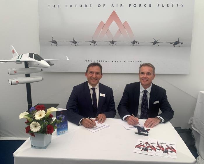 Tristan Crawford, CEO of AERALIS (left), and Tim James, managing director of Ascent Flight Training, sign an MoU to work together on the future flying training system and explore potential collaboration opportunities in delivering military flying training services at the Farnborough International Airshow in July 2022.