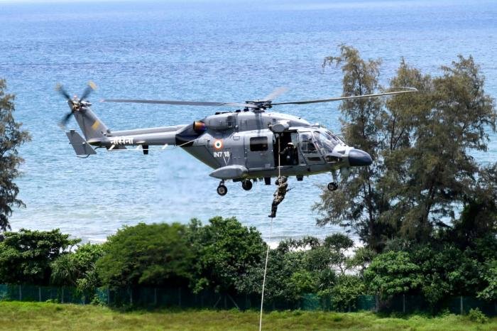 Indian Navy Dhruv ALH Mk III IN718 assigned to the recently commissioned INAS 325 ‘Eagle Owl’ on the Andaman and Nicobar Islands practices Special Heliborne Operations with Indian Army and Marine commandos on July 27
