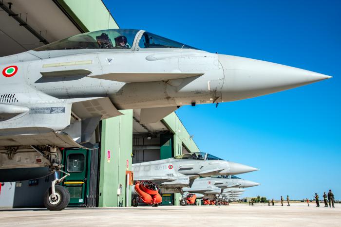 Eurofighter in Full Load - Video News Aeronautica Militare 