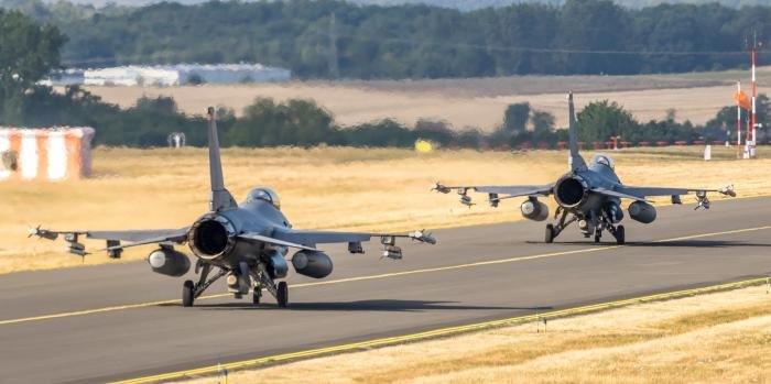 Two F-16CMs of the 480th FS ‘Warhawks’ taxi towards runway 05 for a new mission along the European Eastern border in support of NATO. The squadron has a specialised Suppression of Enemy Air Defenses (SEAD) mission.