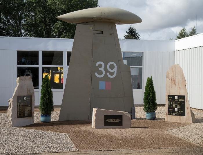 The tribute features the fin of XV239 as its centrepiece
