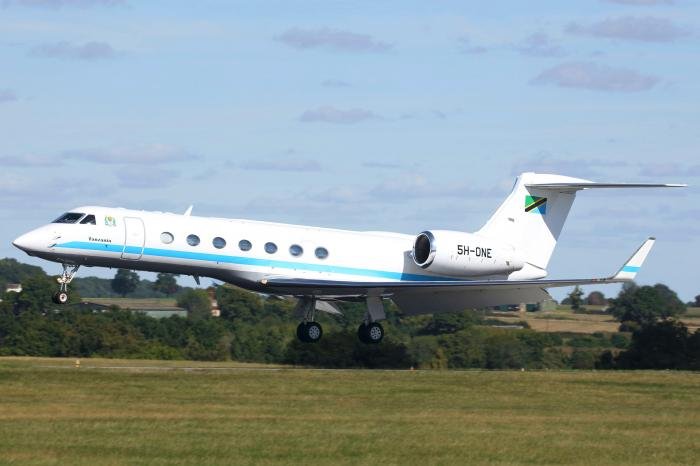 Gulfstream G550 5H-ONE (c/n 5030) touching down at Luton with Samia Suluhu Hassan, President of Tanzania, on board