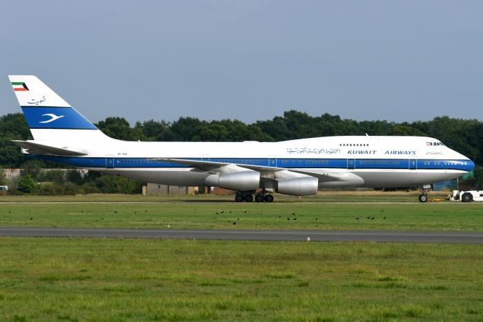 It’s hard to believe that the Kuwait Airways finish on Boeing 747-400 G-CIVW, applied for filming at Dunsfold, comprises a vinyl wrap.