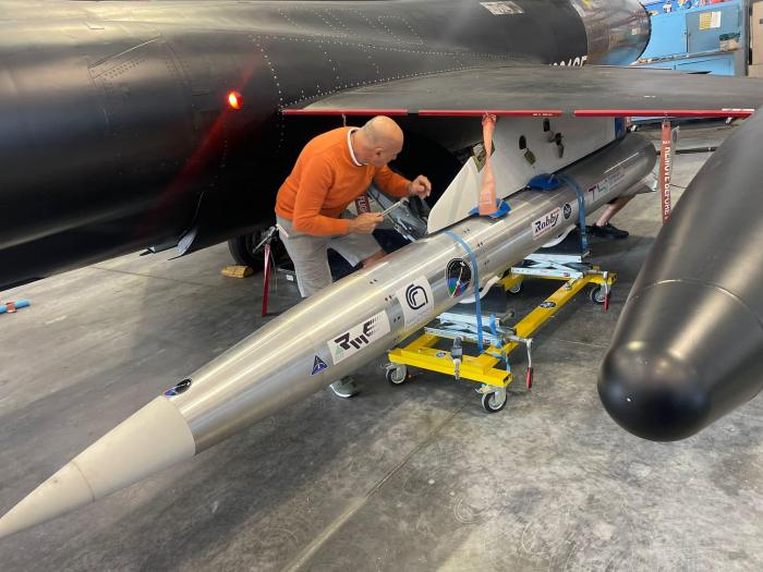 Loading the test rocket under the TF-104G-M’s left wing