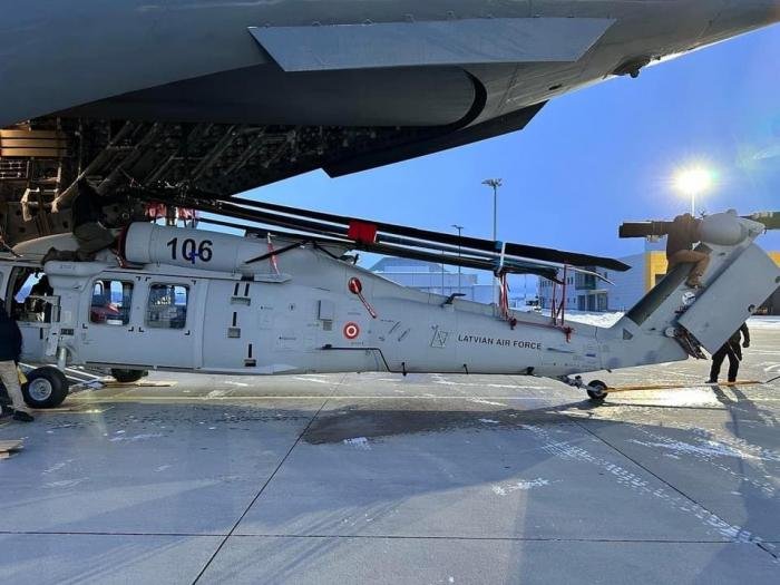 One of the Latvian UH-60M Black Hawks is offloaded from A USAF C-17A Globemaster III
