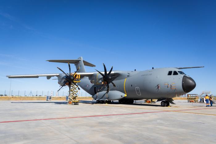 The FASF received its 20th A400M Atlas from Airbus on November 22, 2022. The aircraft (registration F-RBAT, c/n 075) will soon join the rest of the fleet at Orléans-Bricy Air Base (BA123).