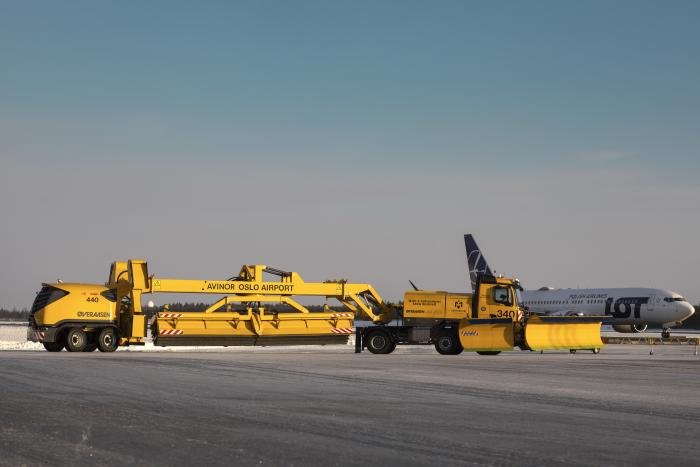 Snow removal is a huge operation in Oslo, where runway sweepers carry out between 500 and 800 runs every year along its two runways