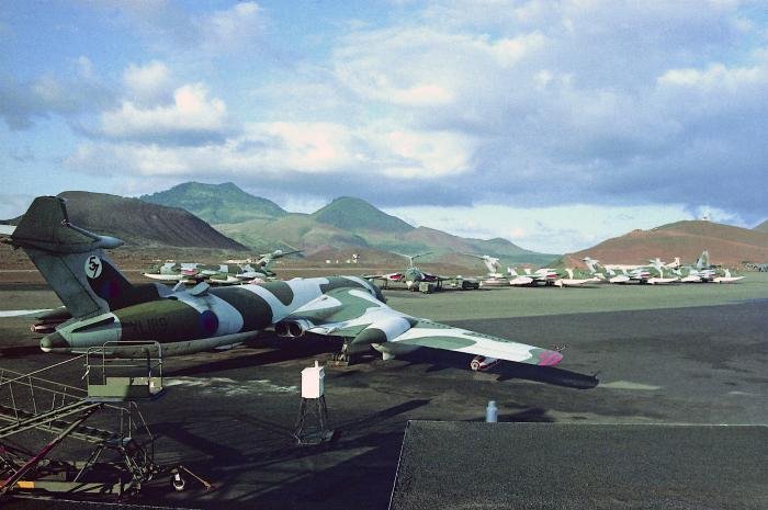 The pan at Ascension Island’s Wideawake airfield during May 1982. The nearest Victor K2 is XL189 of No 57 Squadron, one of those to have a camera fit and Carousel inertial navigation system installed.