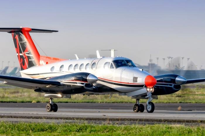 Beech King Air 250 F-HNAV (c/n BY-175) is one of two examples used by France's DSNA to inspect and calibrate the country’s navigation aids and Instrument Landing Systems (ILS)