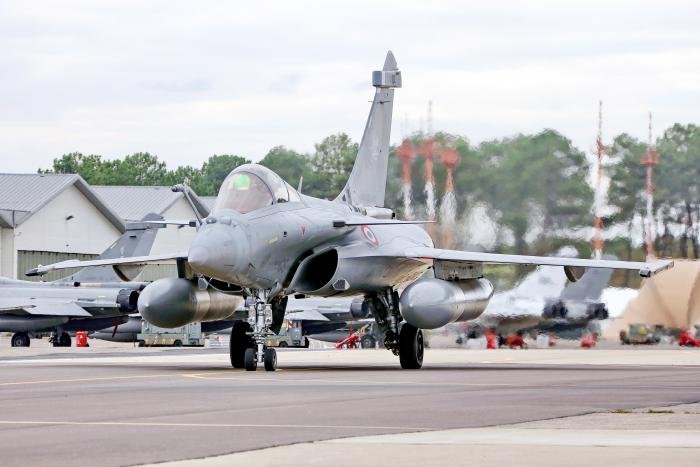 140 ‘4-GS’, one of the Rafale Cs operated by 30th Combat Wing (previously 4th Combat Wing) taxiing toward the runway before an operation during Exercise Volfa 2022 at BA118.