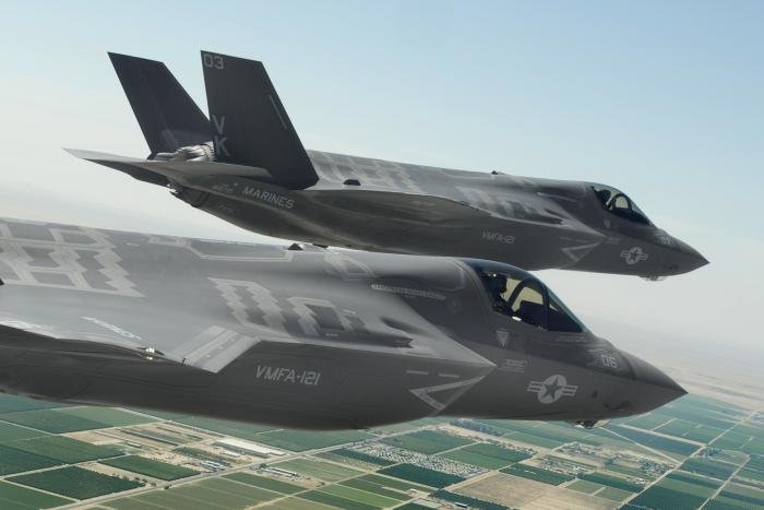 Two US Marine Corps-operated F-35B Lightning IIs fly in formation together during their delivery flight to Marine Corps Air Station (MCAS) Yuma, Arizona, on May 22, 2013.
