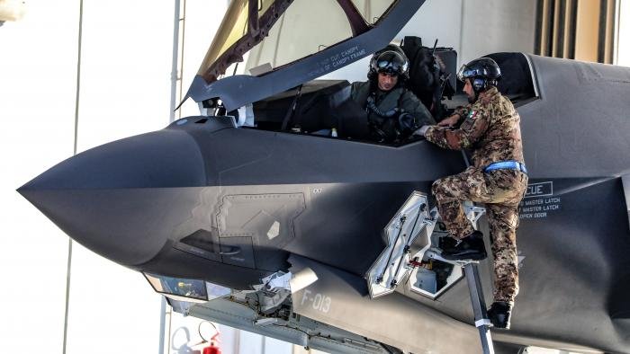 A RNLAF F-35A pilot is greeted by an Italian Air force ground technician during Falcon Strike at Amendola AB