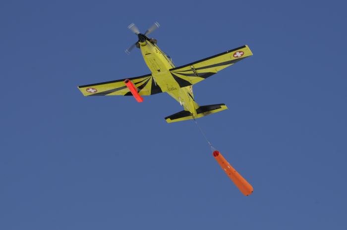 A Swiss PC-9 equipped with an RM-24 towing a target. The target can be towed 900 metres behind the PC-9.