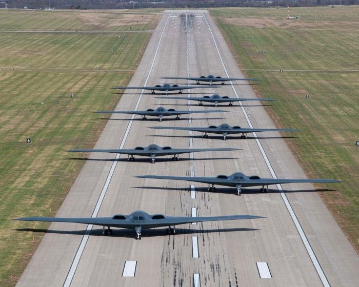 B-2 vs B-21: What's the difference between the USAF's old and new stealth  bombers?