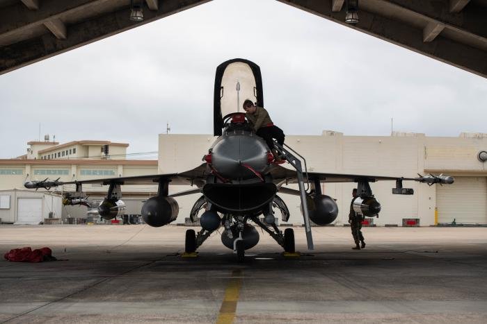 A crew chief of the 480th FS performs post-flight procedures on one of the units F-16CM Fighting Falcons as they arrive at Kadena AB, Japan.