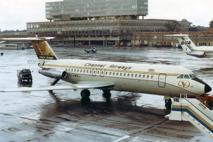 A wet Gatwick in July 1970, and One-Eleven 408 G-AWEJ awaits its next service.
