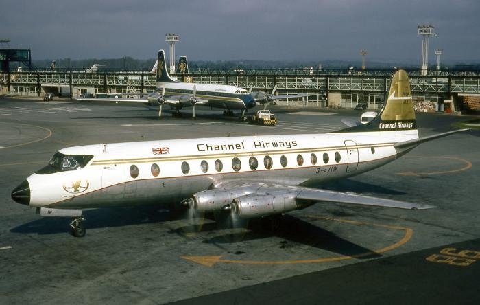 The use of the golden scheme began on Channel’s Viscount fleet, with the acquisition of 11 ex-Continental Airlines examples. Viscount 812 G-AVIW was one such, about to depart on a May 1969 flight from Birmingham.