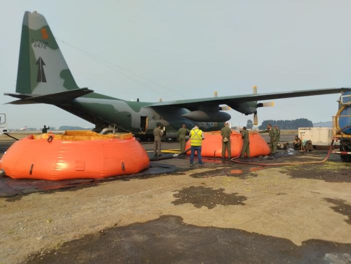 Lockheed C-130M Hercules (serial FAB 2472) is loaded with water on the ground in Concepción, Chile, on February 11, 2023. This aircraft was deployed to Chile to support firefighting efforts in the central and southern regions of the country on February 9, 2023.