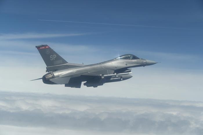 The 480th FS ‘Warhawks’ was officially the first frontline active duty unit to be equipped with the modernized F-16CM fighter with the active electronically scanned array radar upgrade. This aircraft was the first so equipped. Interestingly, the USAF censored its serial!