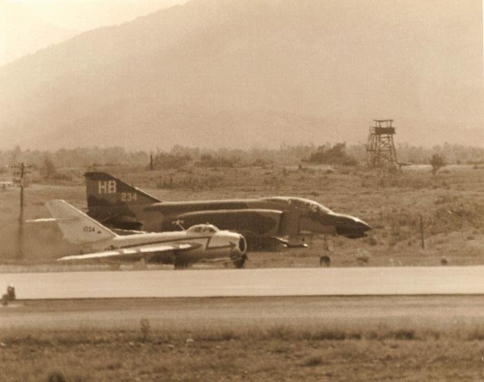 An F-4 from the 389th TFS alongside a Cambodian MiG-17 at Phu Cat, Vietnam in 1970