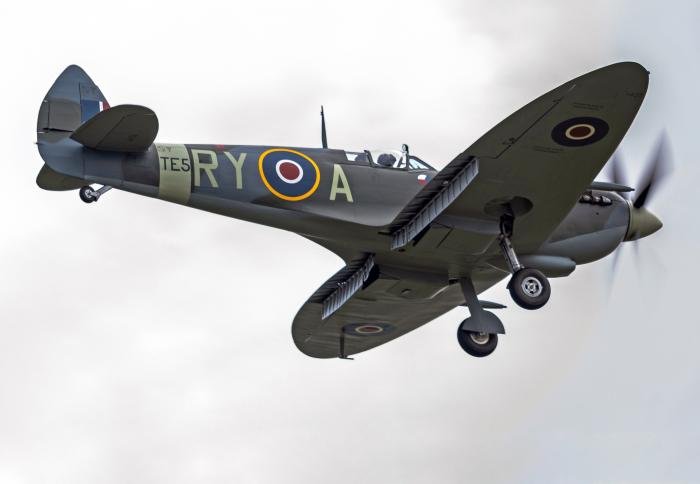 Dan Griffith brings Spitfire IX TE517 in to land at Biggin Hill at the end of its first flight on 7 April.