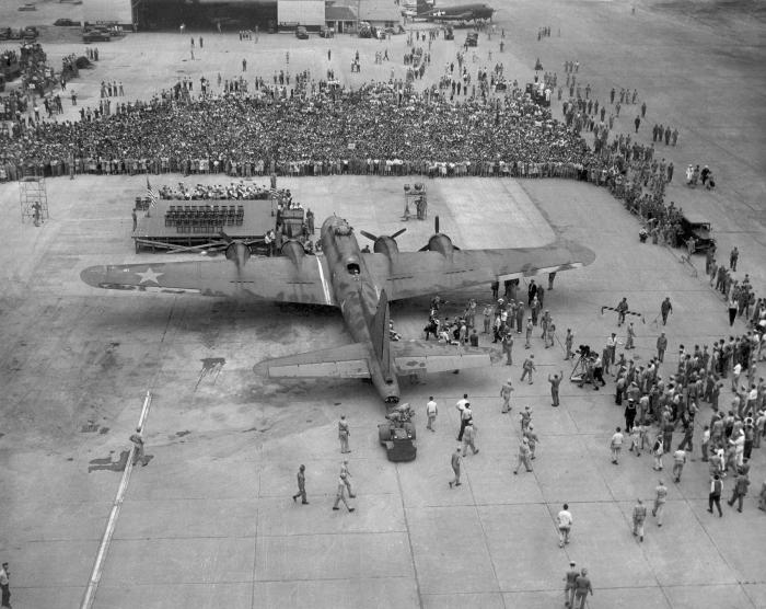 The Belle on the war bond tour at Patterson Field, Ohio, during July 1943.