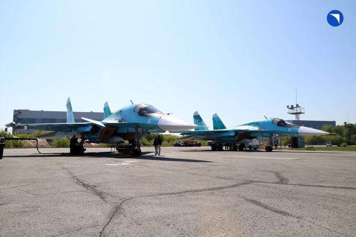 The UAC confirmed on June 1, 2023, that the Russian MOD had received a fresh batch of new-build Sukhoi Su-34 Fullback fighter-bomber/strike aircraft. While the total number of aircraft delivered was not disclosed, an image released by UAC confirms that at least two Su-34s were handed over.