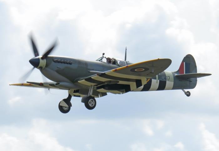 Spitfire IX ML417 approaches to land following a further test flight on 22 June.