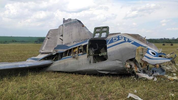 The tail of the RuAF Il-22M-11 Coot-B airborne command post that was shot down by Wagner Group forces on June 24. This Ivanovo-Severny-based aircraft (registration RF-75917) crashed south of Kantemirovka in Russia's Voronezh Oblast, not far from the border with Ukraine, where it was being used in its secondary role as an airborne radio communications relay for RuAF aircraft operating over Ukraine.