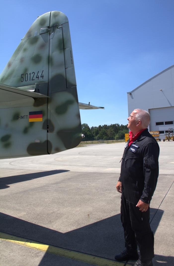 Pilot Geri Krähenbühl describes the small size of the Me 262’s design as being a limiting factor in terms handling
