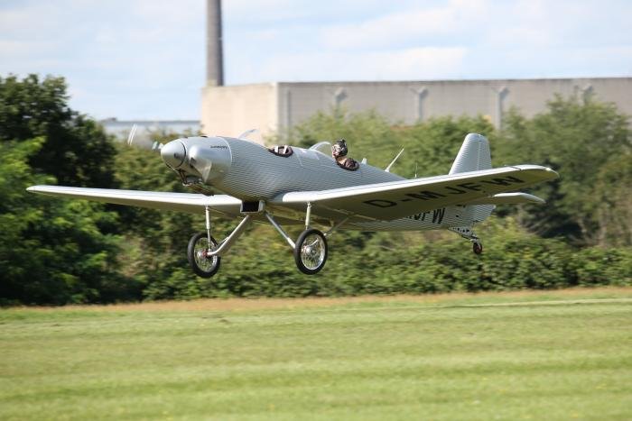 Junkers A-50 Junior D-MJFW getting airborne recently