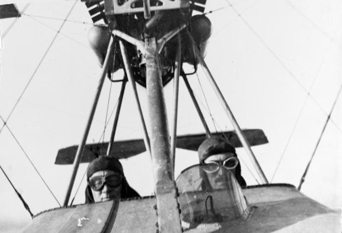 Ensign Theodore Dillon (left) and Ensign Robert Waters flying their Curtiss HS‑1 flying boat
over NAS Tréguier in 1918.