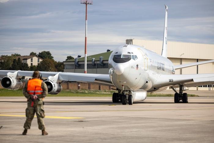 Northrop Grumman E-8C JSTARS (02-9111/GA) from the 128th ACCS – a part of the Georgia ANG’s 116th ACW at Robins AFB, Georgia – taxis along the flightline at Ramstein Air Base, Germany, prior to departing for the type’s final operational mission on September 21.