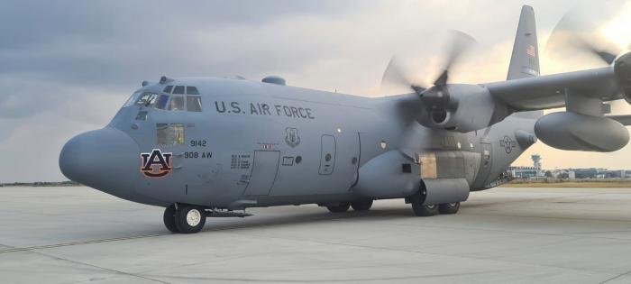 The USAF has donated C-130H-2 Hercules (91-9142) to the RoAF through the US Excess Defense Articles program. This aircraft was formerly operated by the 908th Airlift Wing at Maxwell AFB, Alabama, and is the first of two ex-USAF airframes that will join the RoAF’s ranks this year.