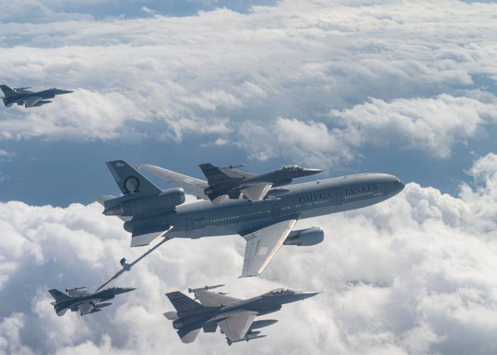 Now operated by Omega Air Refueling, this ex-RNLAF KDC-10 (N264DE, formerly registered as T-264) conducts refueling operations with USAF F-16Cs from the 51st FW’s 36th FS ‘Flying Fiends’ over the Pacific Ocean on November 6.