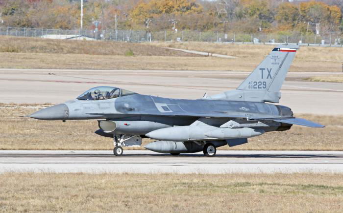 Lockheed Martin F-16C Block 30 Fighting Falcon (86-0229/TX) – the last F-16C Block 30 assigned to the 301st FW’s 457th FS ‘Spads’ at NAS JRB Fort Worth – taxis for its final departure from the Texas base on December 4.