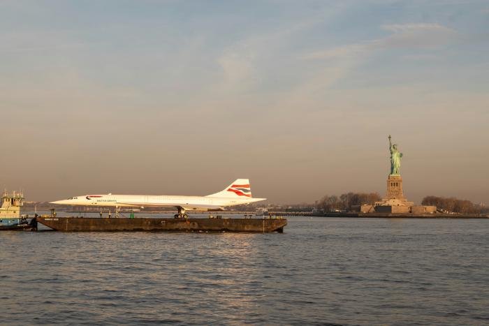Concorde G-BOAD passes New York’s Statue of Liberty on its journey home