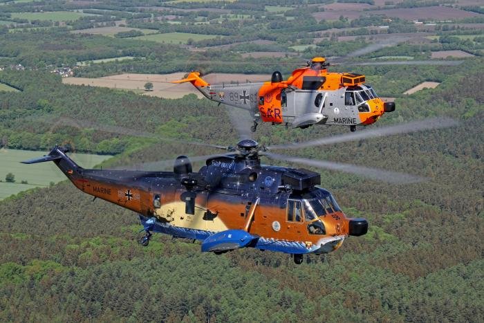 The Marineflieger’s two special schemed Sea King Mk 41s – 89+58 (front) and 89+63 (rear) – fly together in close formation during a one-off air-to-air photoshoot over northern Germany on May 14