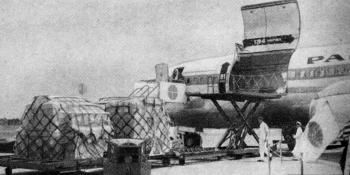 The Pan American ground handling system, comprising a scissors lift, a transfer platform and pallets on individual dolleys.