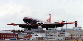 Having achieved what some considered impossible, Comet 4 XV814 approaches to land back at Farnborough in August 1992 after its global circumnavigation. VIA ROGER BEAZLEY