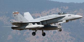 USMC F/A-18C Hornet arrive Aviano